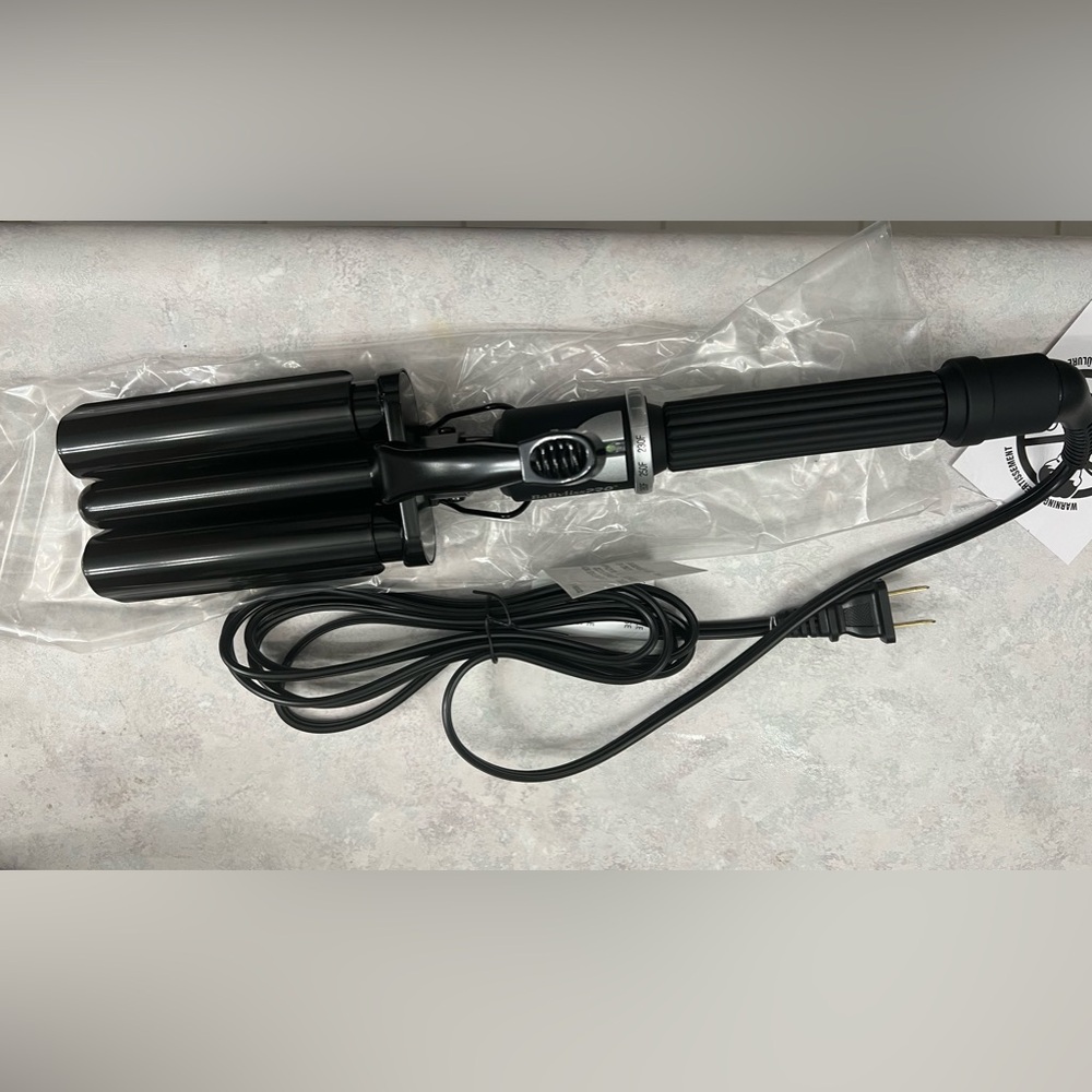 NEW Never Used BaBylissPRO Triple Barrel Waver